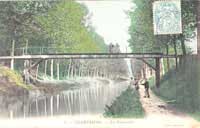 6. — VILLEPARISIS. — La Passerelle — CPA vers 1905