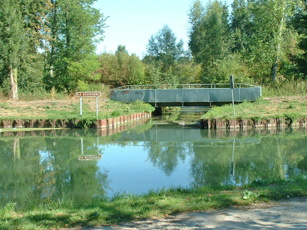 Le débouché de la Beuvronne dans le canal de l'Ourcq