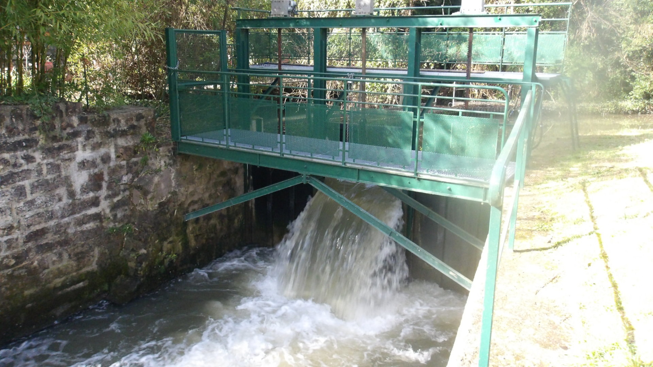 Marolles — Vanne à guillotine et à deux portes